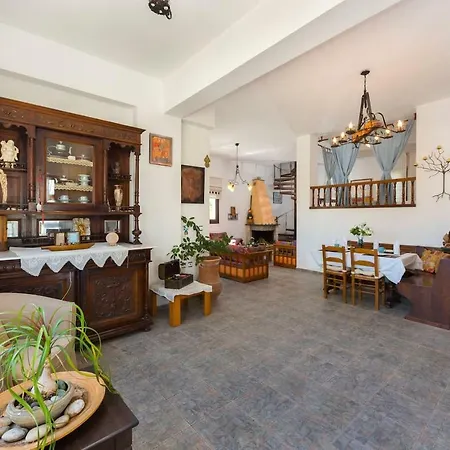 White Villa Pastida
