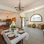 Villa White *